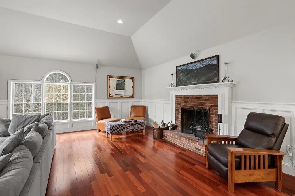 322 Meadow Fox Lane Chester NH 03036