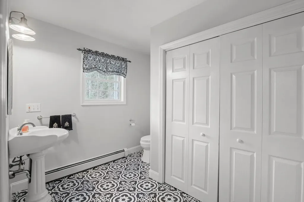 322 Meadow Fox Lane Chester NH 03036