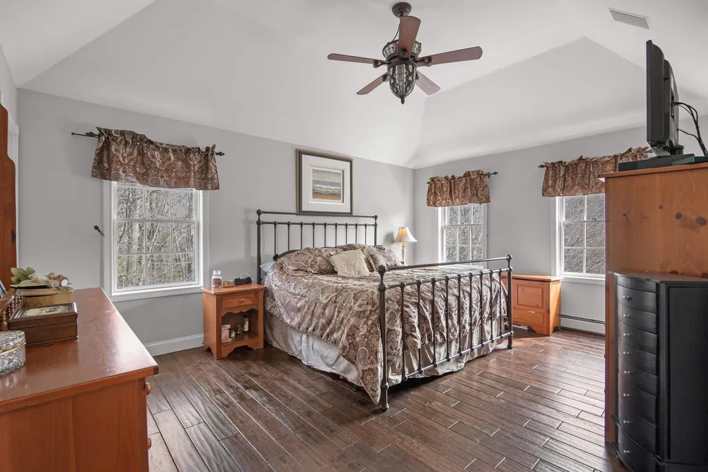 322 Meadow Fox Lane Chester NH 03036