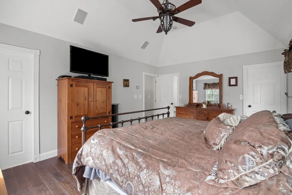 322 Meadow Fox Lane Chester NH 03036