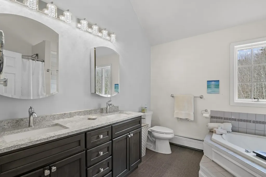 322 Meadow Fox Lane Chester NH 03036