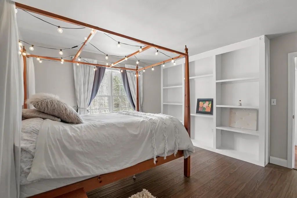 322 Meadow Fox Lane Chester NH 03036