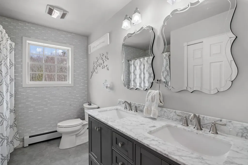 322 Meadow Fox Lane Chester NH 03036