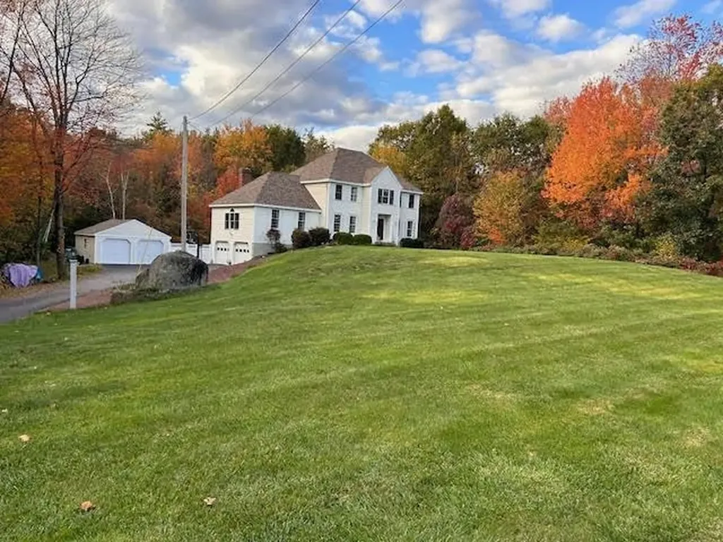 322 Meadow Fox Lane Chester NH 03036