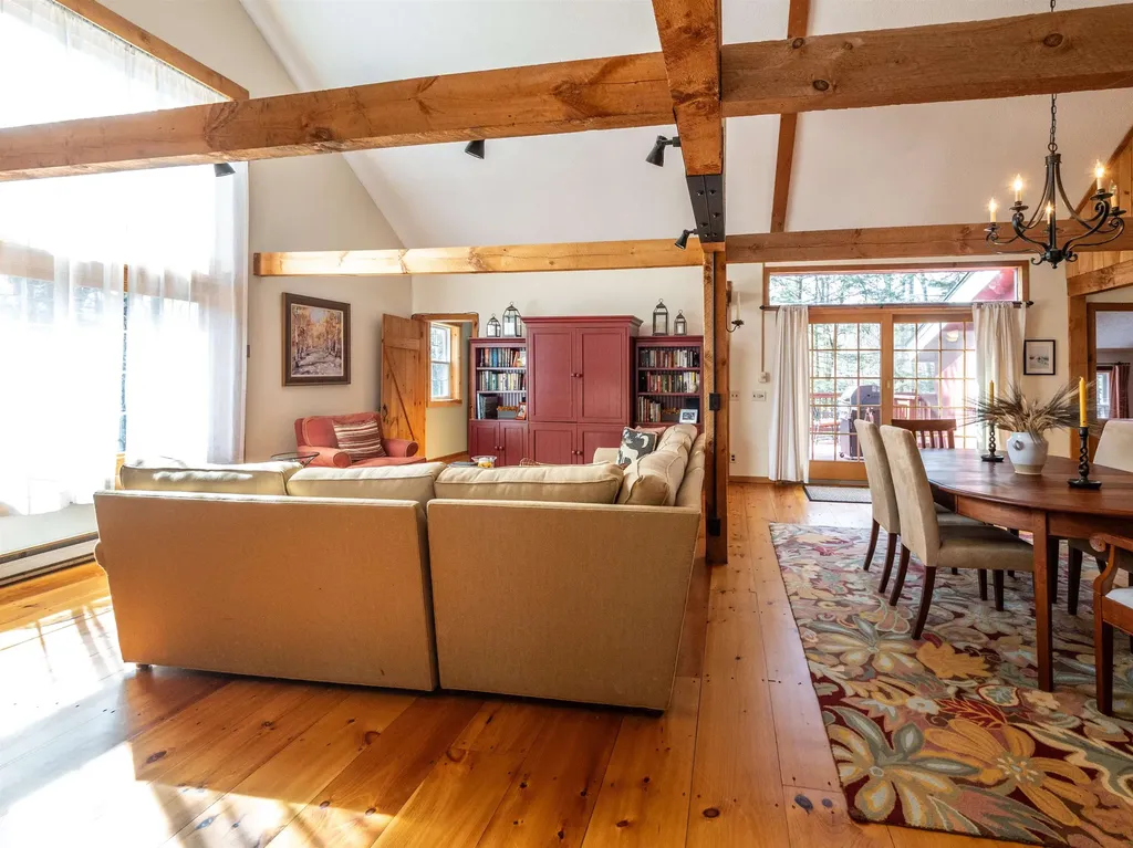 60 Pingree Lane Hartford VT 05059