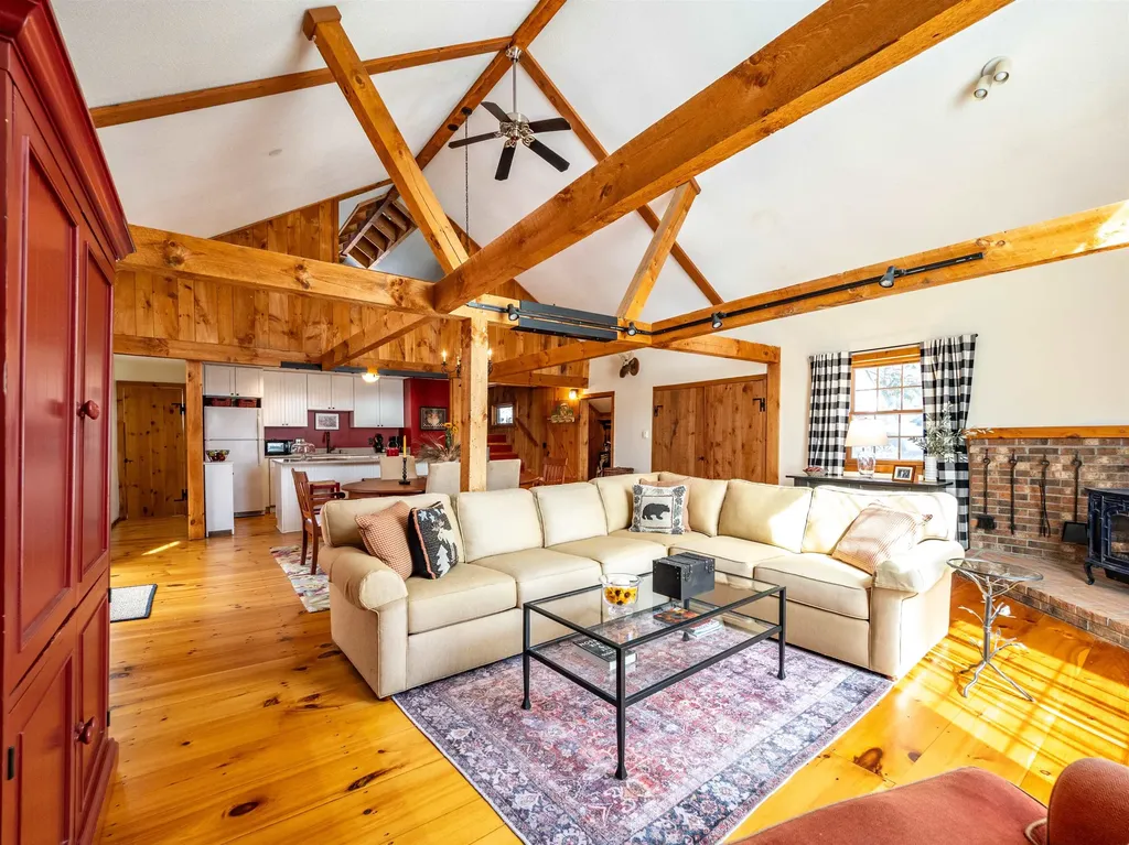 60 Pingree Lane Hartford VT 05059