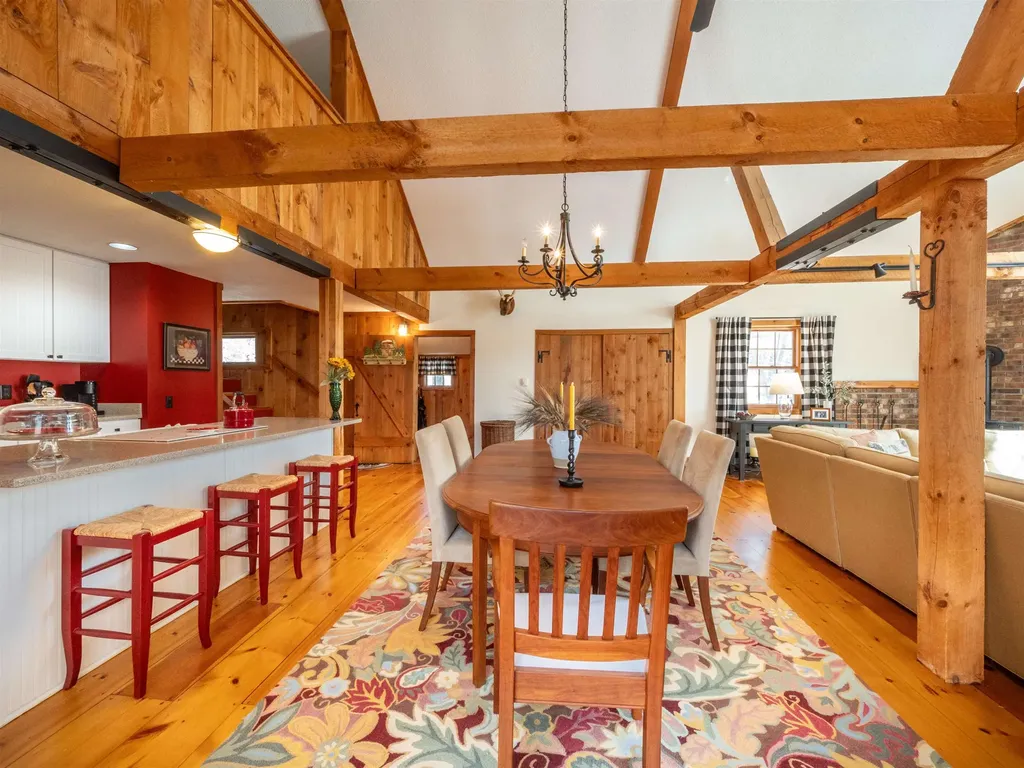 60 Pingree Lane Hartford VT 05059