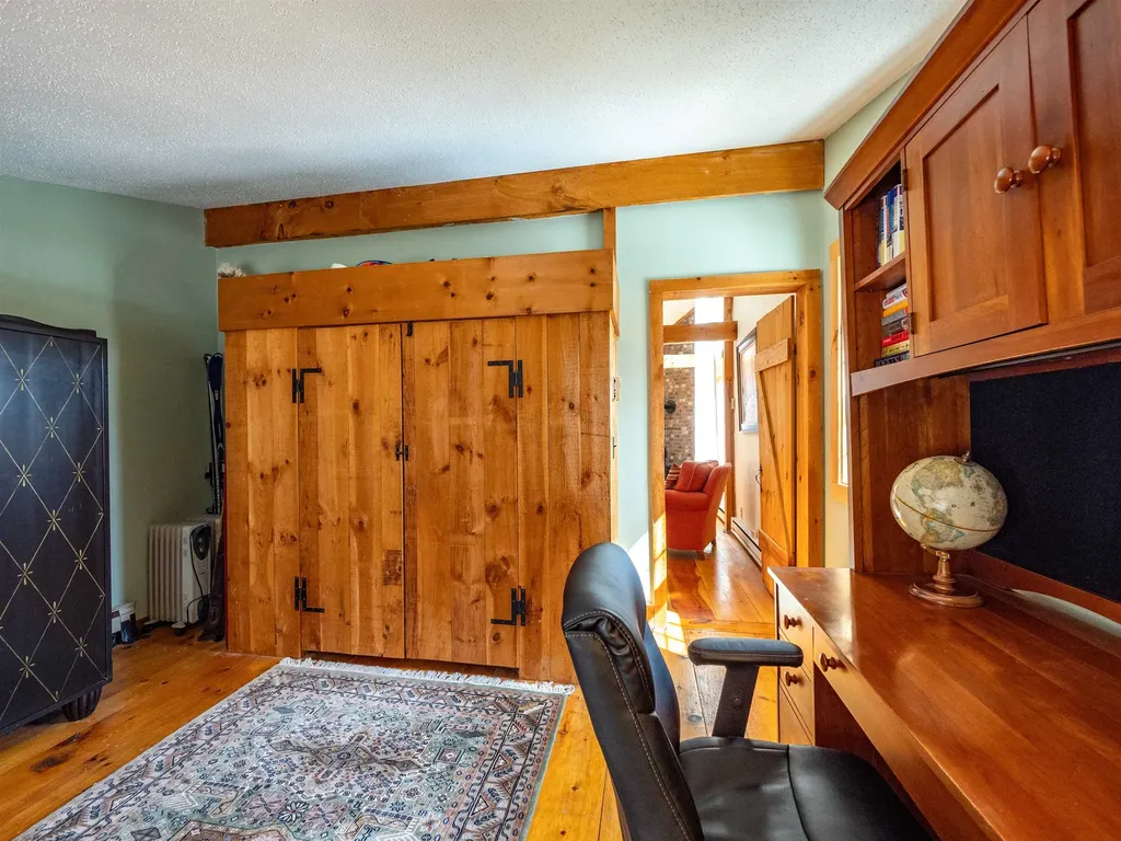 60 Pingree Lane Hartford VT 05059
