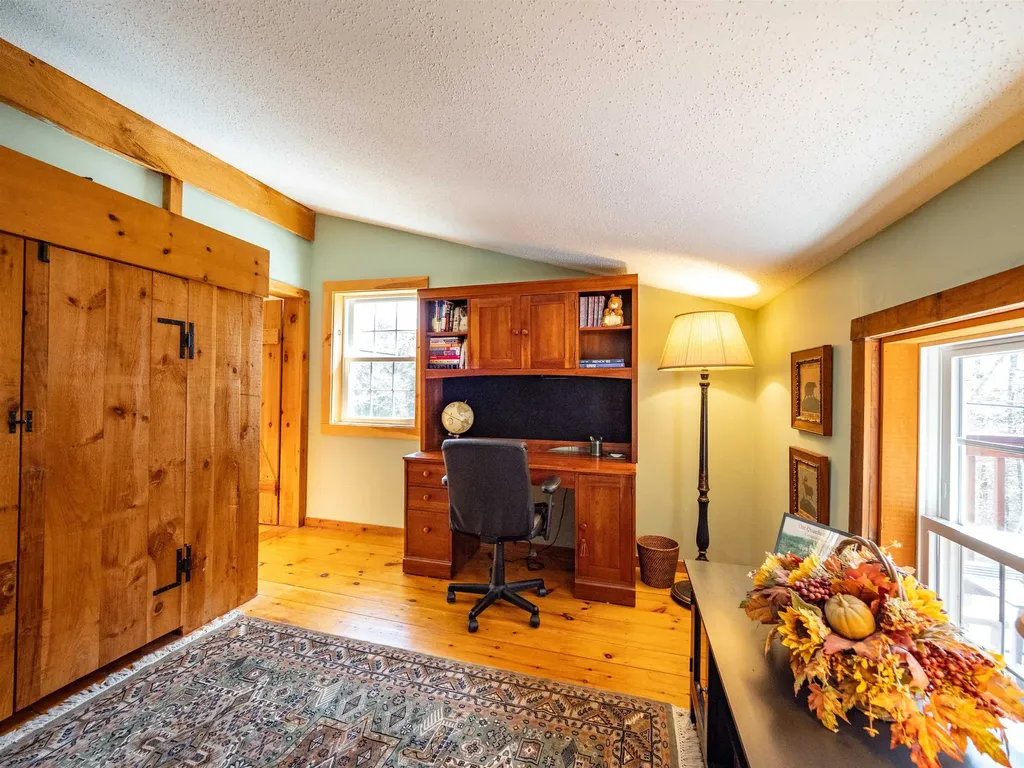 60 Pingree Lane Hartford VT 05059