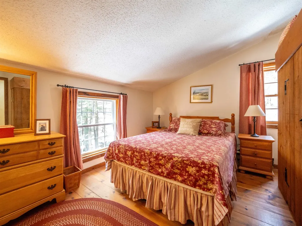 60 Pingree Lane Hartford VT 05059