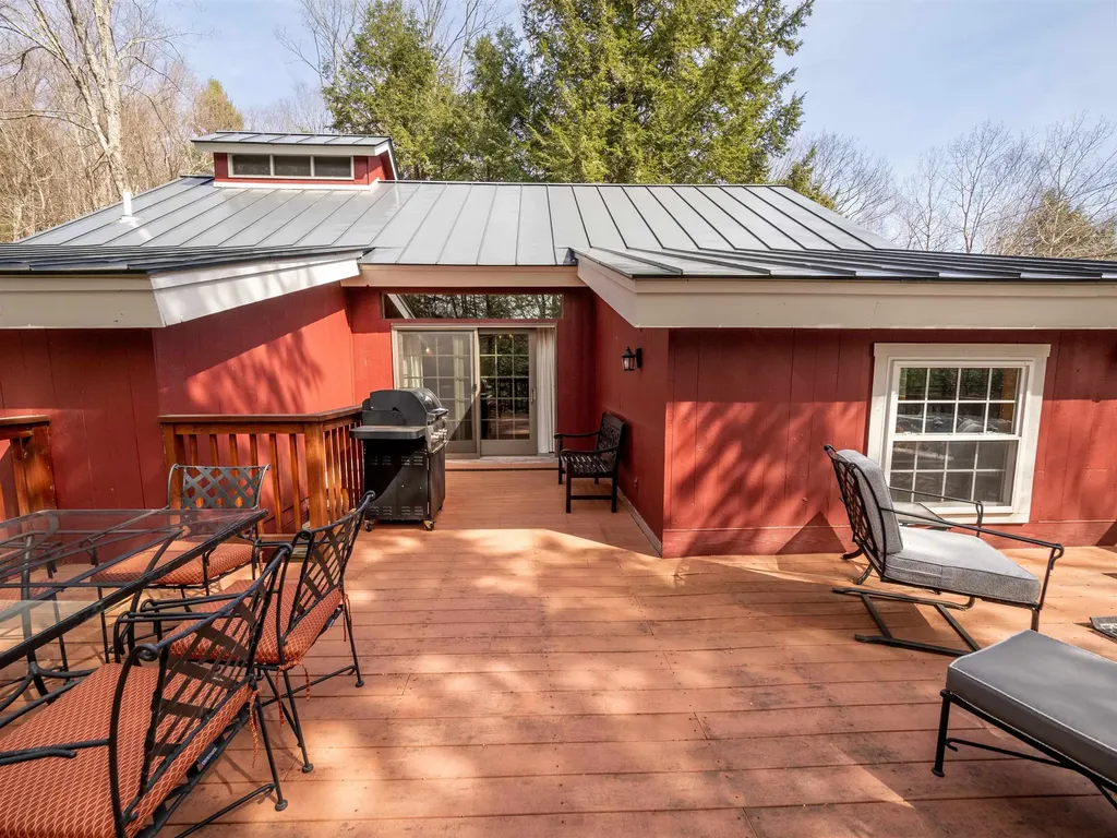 60 Pingree Lane Hartford VT 05059