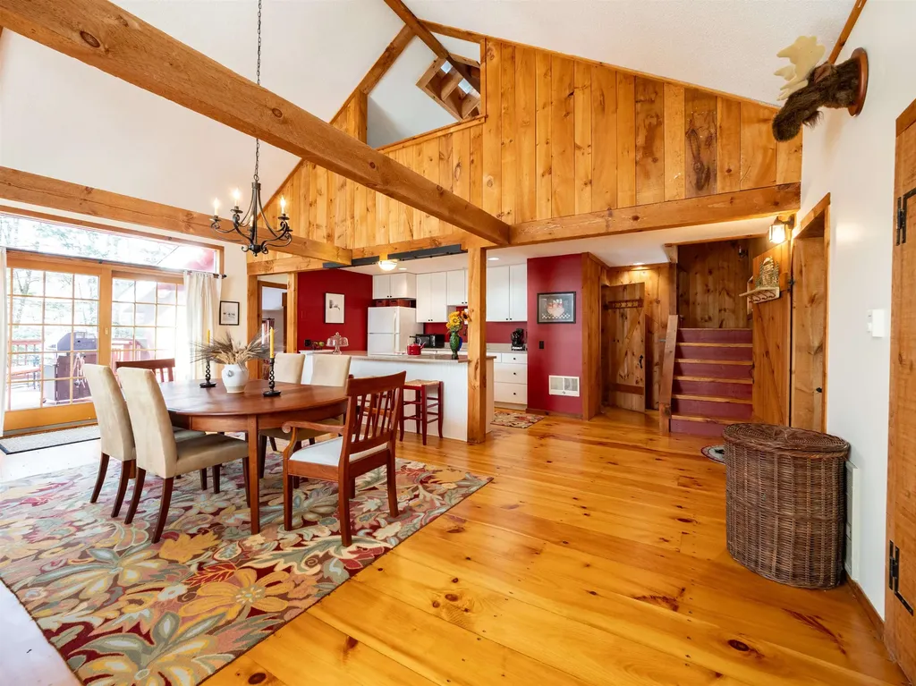 60 Pingree Lane Hartford VT 05059