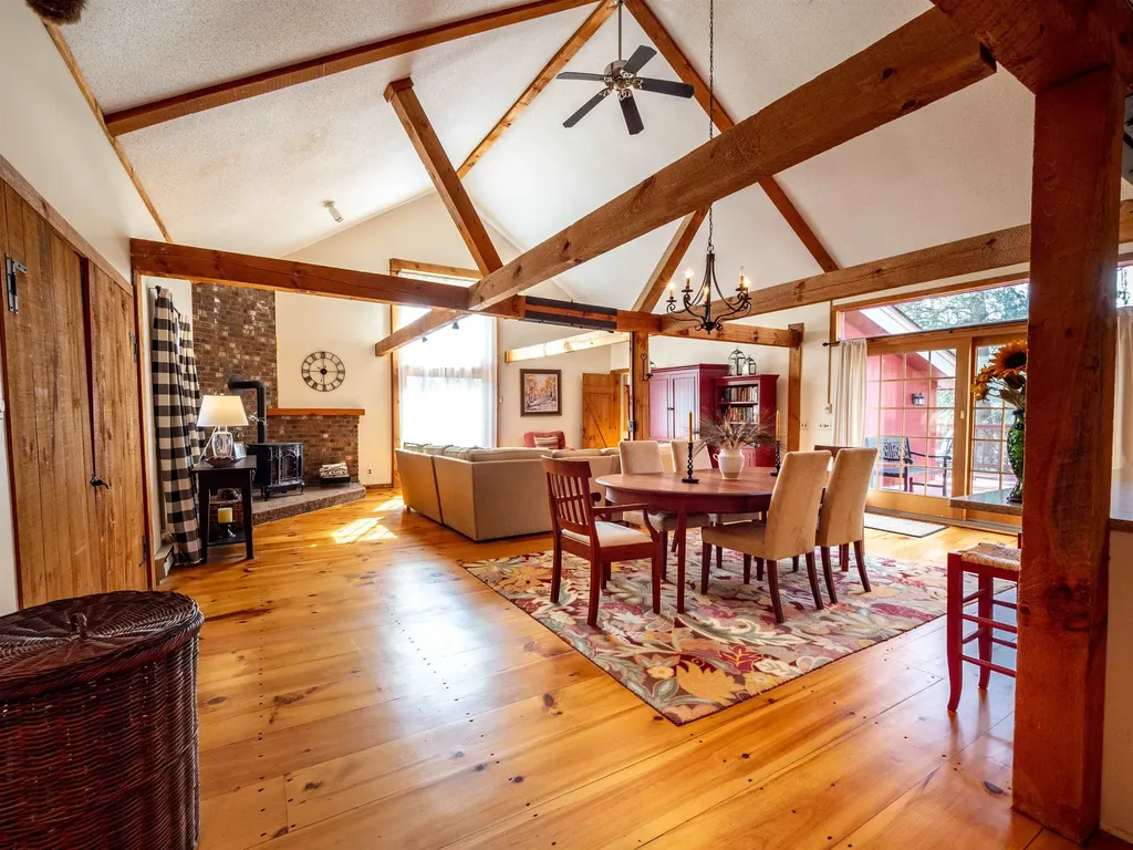 60 Pingree Lane Hartford VT 05059