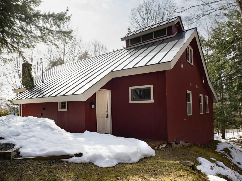 60 Pingree Lane Hartford VT 05059