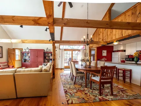 60 Pingree Lane Hartford VT 05059