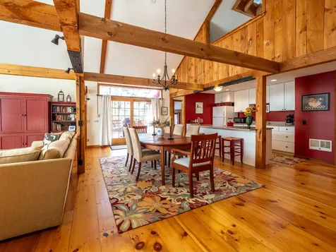 60 Pingree Lane Hartford VT 05059