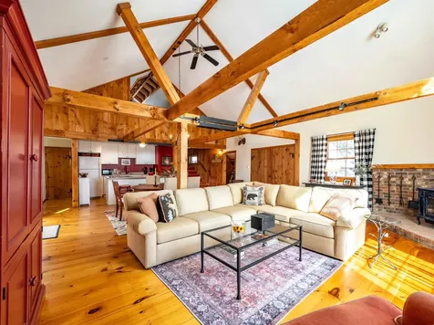 60 Pingree Lane Hartford VT 05059