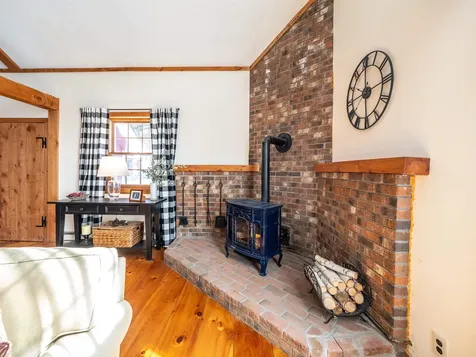 60 Pingree Lane Hartford VT 05059