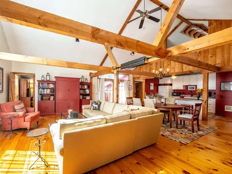 60 Pingree Lane Hartford VT 05059