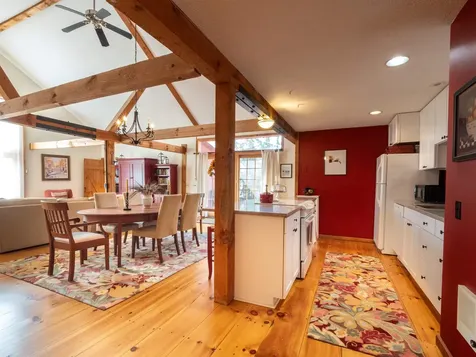 60 Pingree Lane Hartford VT 05059