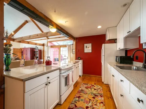 60 Pingree Lane Hartford VT 05059