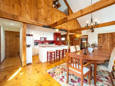 60 Pingree Lane Hartford VT 05059