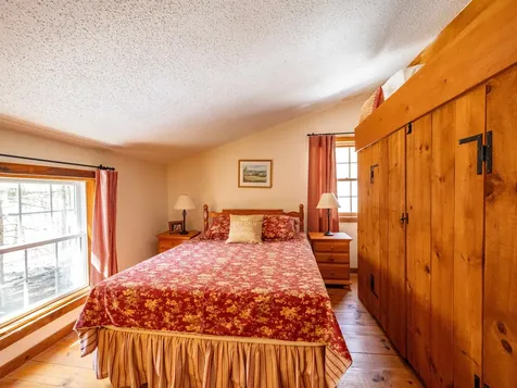 60 Pingree Lane Hartford VT 05059