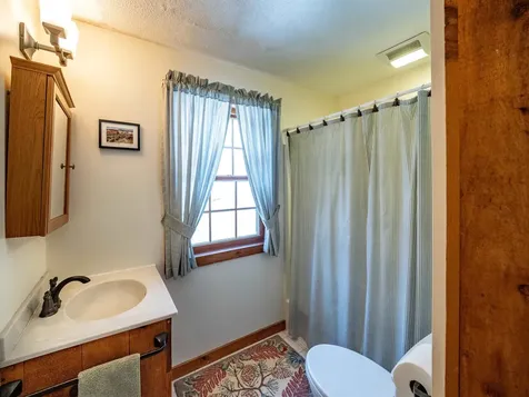 60 Pingree Lane Hartford VT 05059