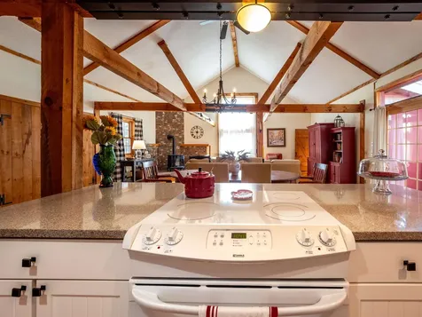 60 Pingree Lane Hartford VT 05059