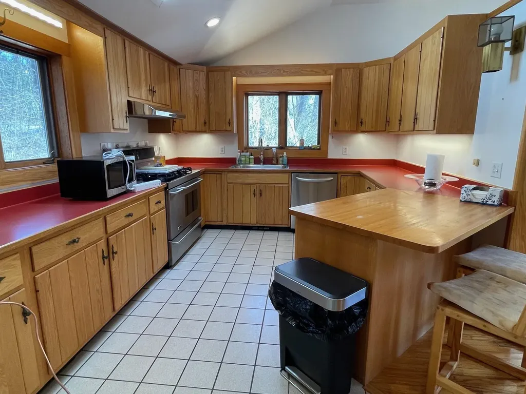 18 Oak Ridge Road Lebanon NH 03784