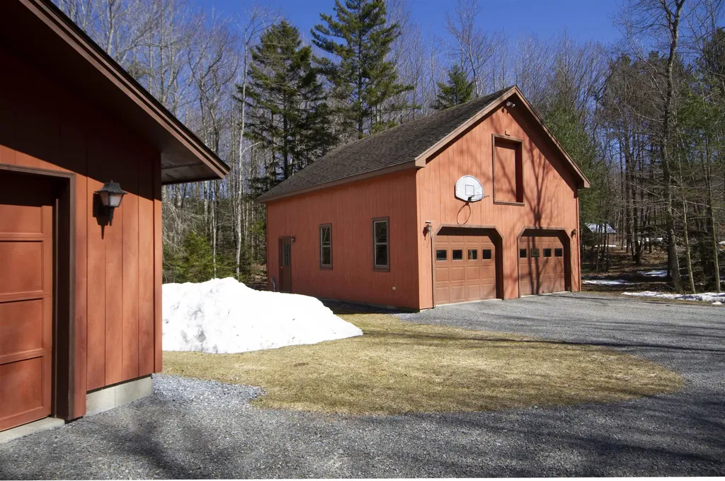 249 Page Knoll Lincoln VT 05443