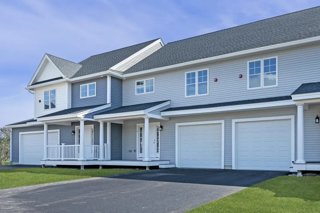 32 Autumn Lane Raymond NH 03077