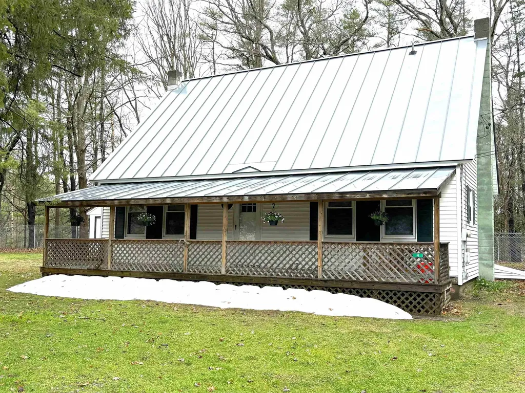 4 Wood Circle Hartland VT 05052