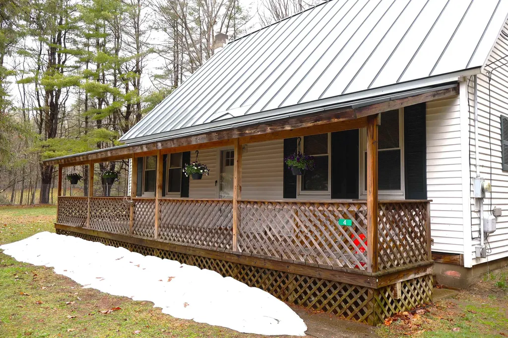 4 Wood Circle Hartland VT 05052