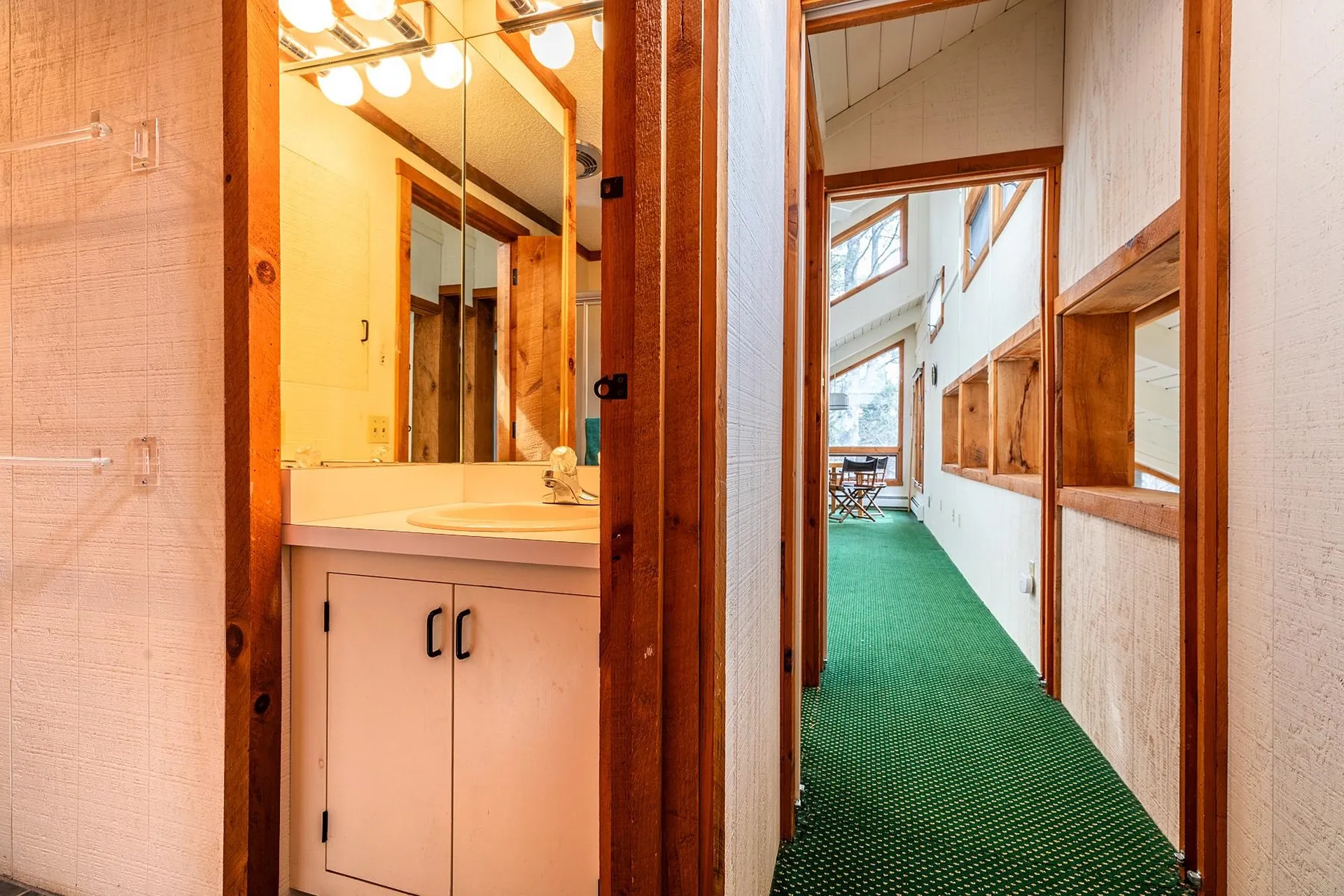 374 Fairbanks Turn Hartford VT 05059