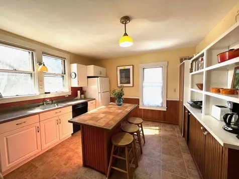 16 Vermont Avenue Brattleboro VT 05301