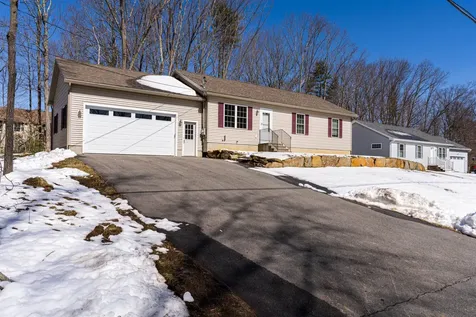 8 Yvonne Street Rochester NH 03867