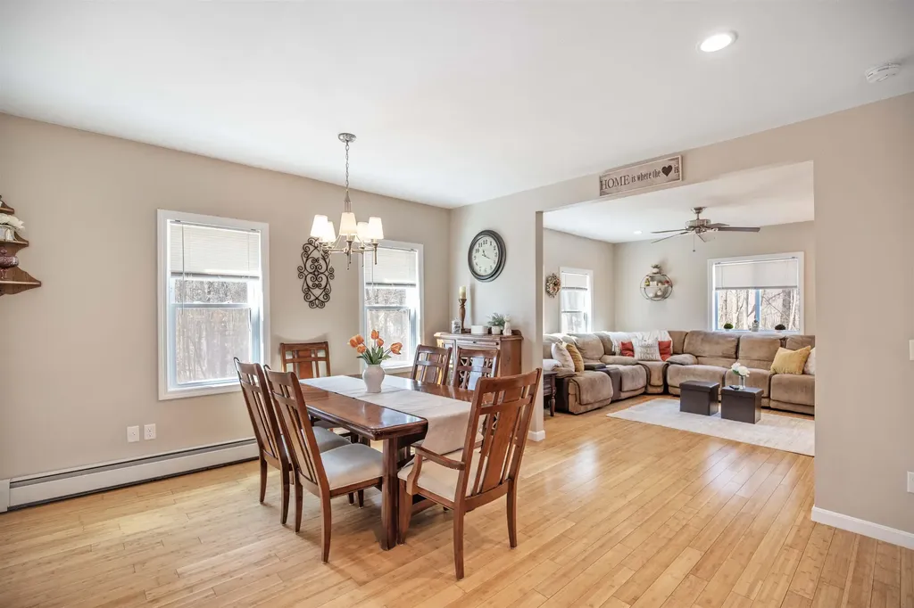 31 Leonard Avenue Hooksett NH 03106