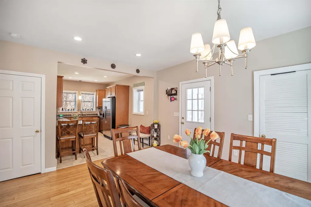 31 Leonard Avenue Hooksett NH 03106