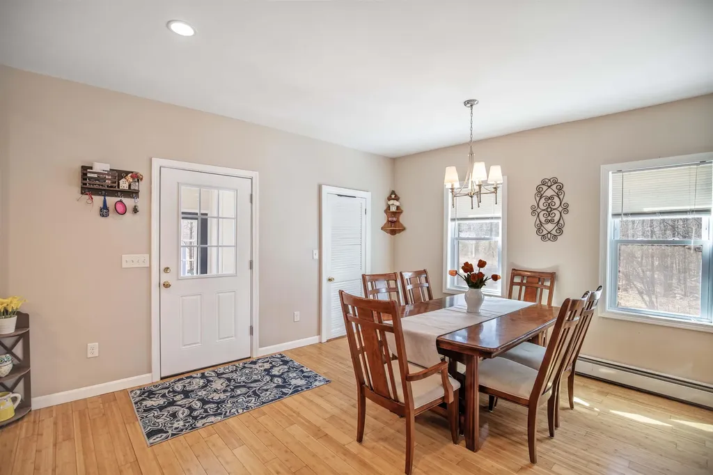 31 Leonard Avenue Hooksett NH 03106