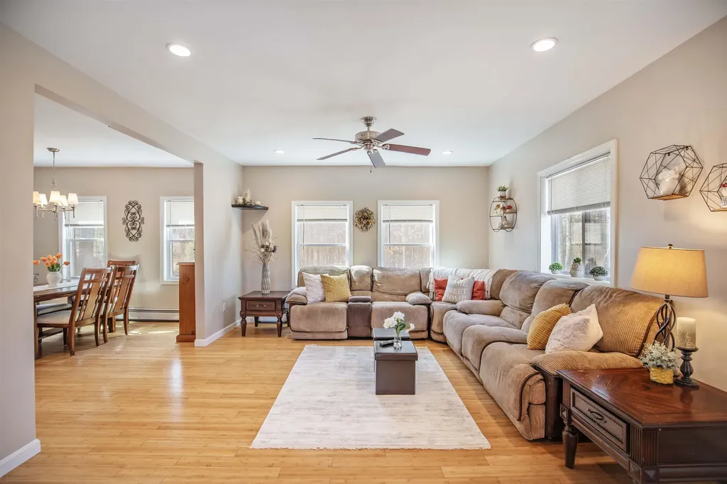 31 Leonard Avenue Hooksett NH 03106