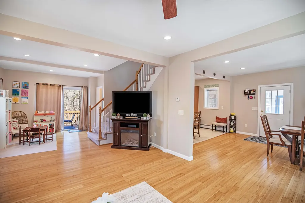 31 Leonard Avenue Hooksett NH 03106