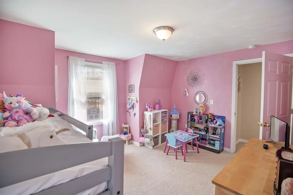 31 Leonard Avenue Hooksett NH 03106