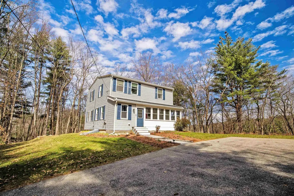 31 Leonard Avenue Hooksett NH 03106