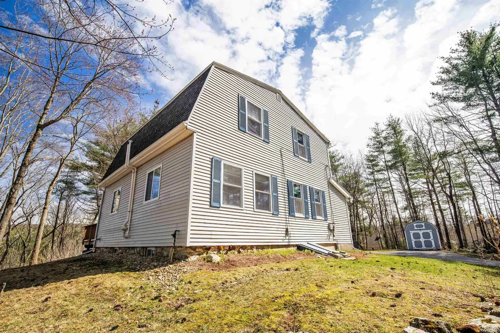 31 Leonard Avenue Hooksett NH 03106