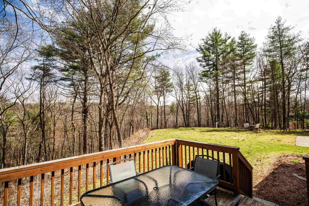 31 Leonard Avenue Hooksett NH 03106