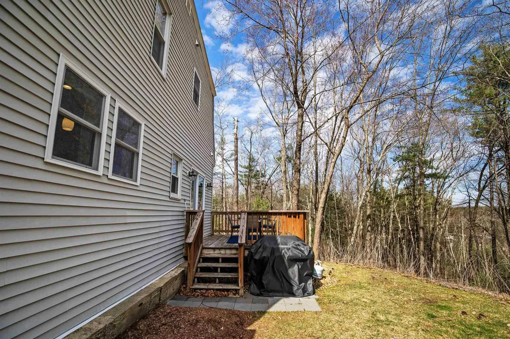 31 Leonard Avenue Hooksett NH 03106