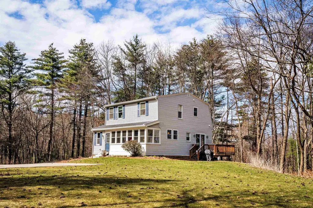 31 Leonard Avenue Hooksett NH 03106