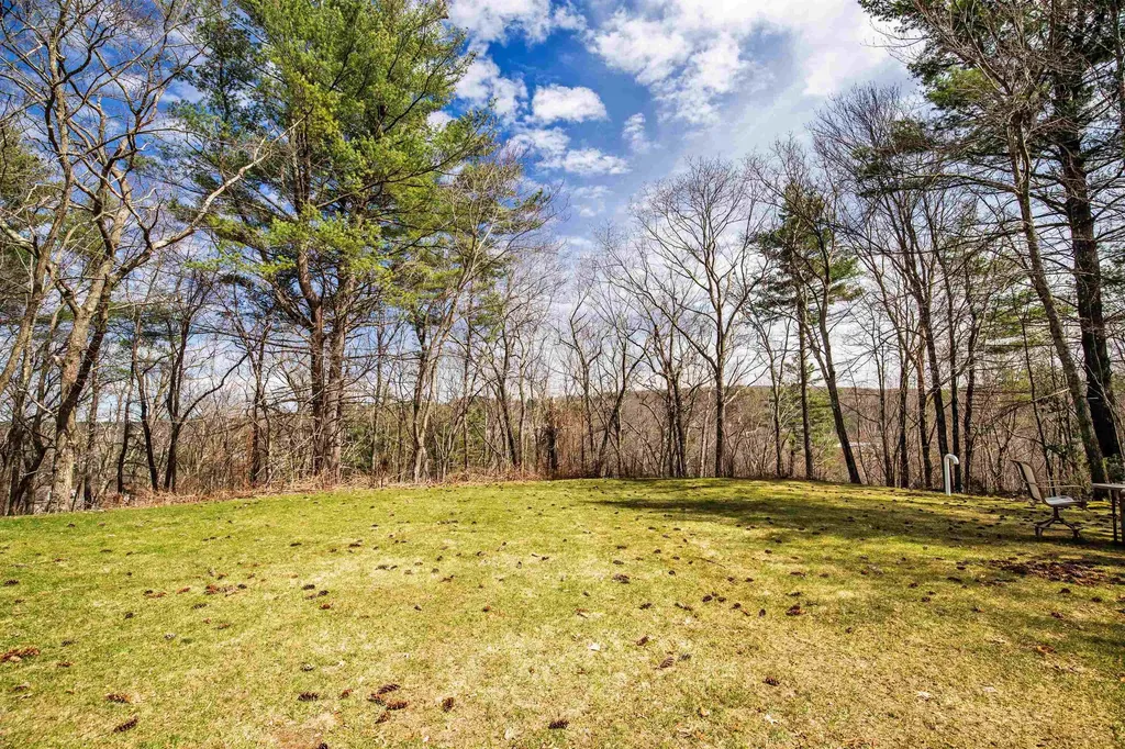 31 Leonard Avenue Hooksett NH 03106