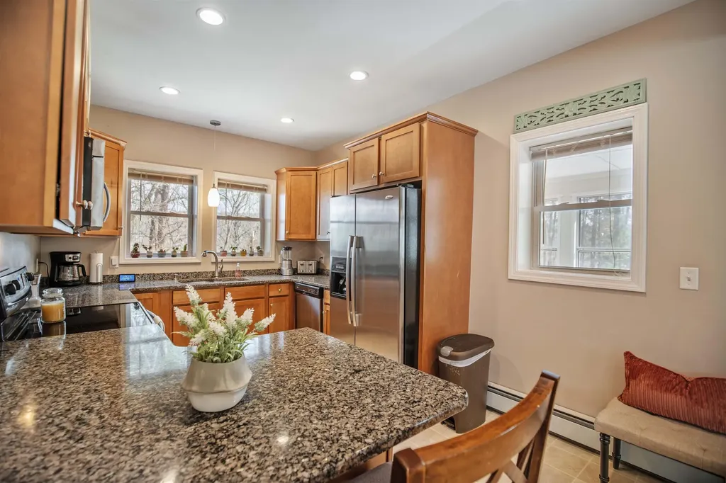 31 Leonard Avenue Hooksett NH 03106